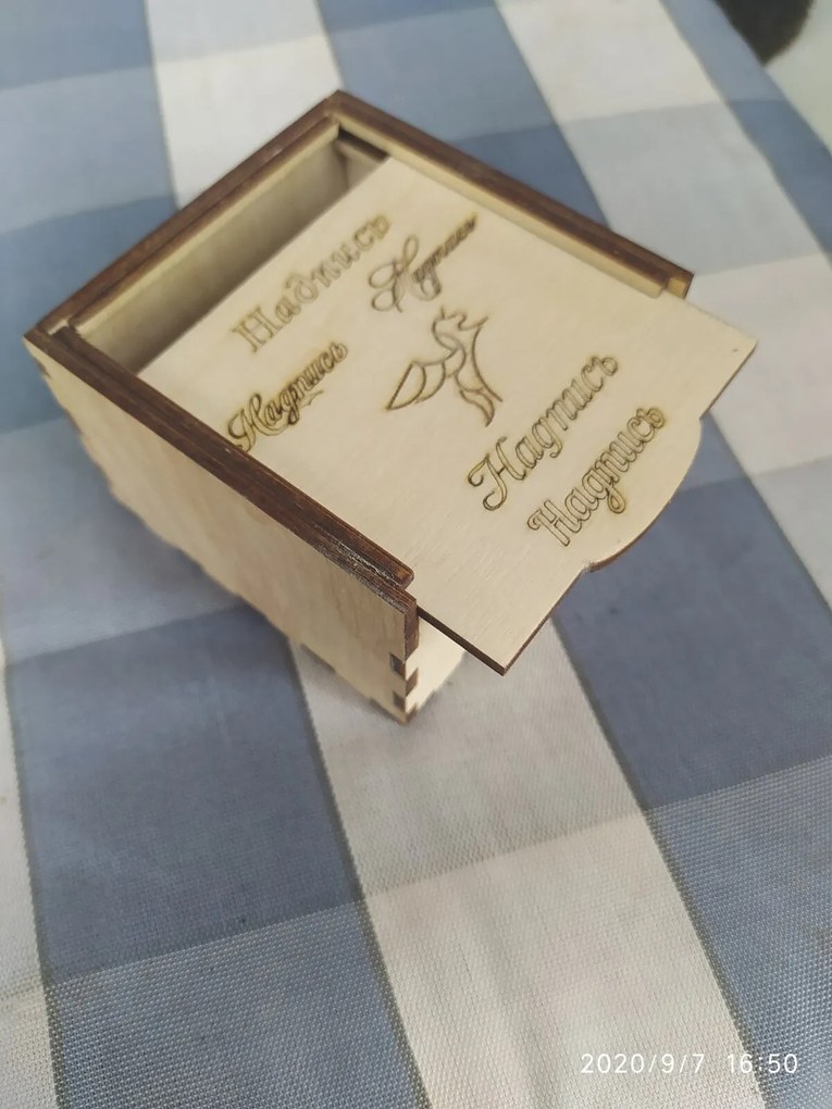 Intra απο ξύλο plywood 3mm-4mm πάχος - Ξύλινη μολυβοθήκη με συρόμενο καπάκι Μολυβοθήκη Δίασταση 30x30 cm Intraeaxys-eo0q65w1