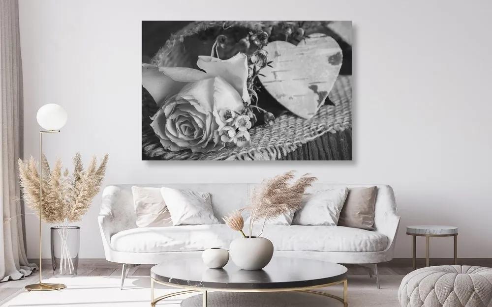 Εικόνα ενός τριαντάφυλλου και μιας καρδιάς σε γιούτα σε μαύρο & άσπρο - 120x80