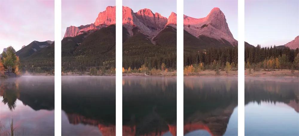 Εικόνα 5 μερών του ηλιοβασιλέματος πάνω από τους Δολομίτες