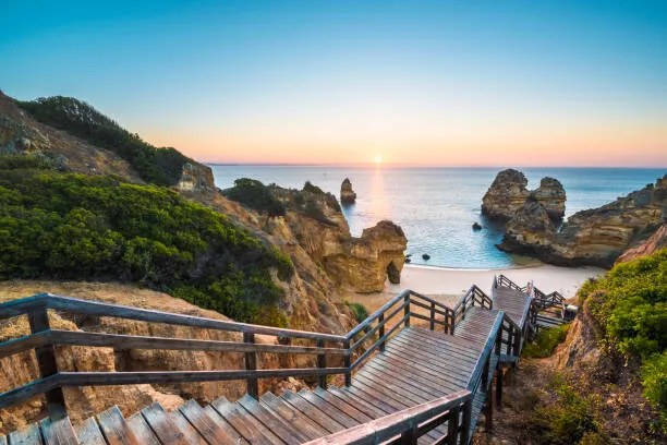 Φωτογραφία Walkway to idyllic beach, Algarve, Portugal, © Marco Bottigelli