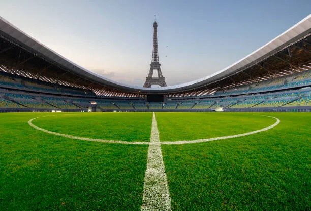 Φωτογραφία soccer field and Eiffel tower, lupengyu