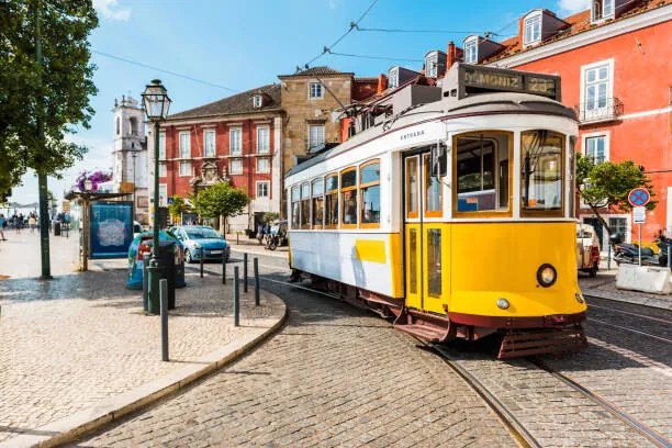 Φωτογραφία Old yellow tram on the streets, © Marco Bottigelli