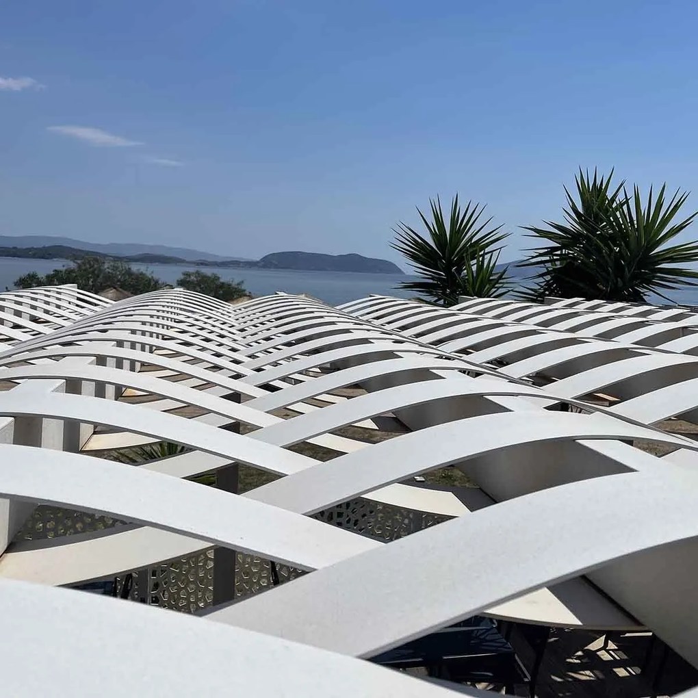 WPC πέργκολα στήριξη σε τοίχο με σκίαση runner 300 x 600εκ