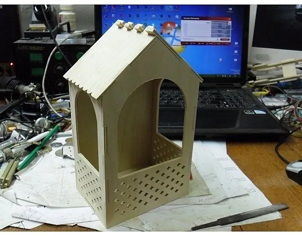 Intra απο ξύλο plywood 3mm-4mm πάχος - Τρισδιάστατο παζλ Bird Feeder Δίασταση 30x30 cm Intraeaxys-m1d9k37k