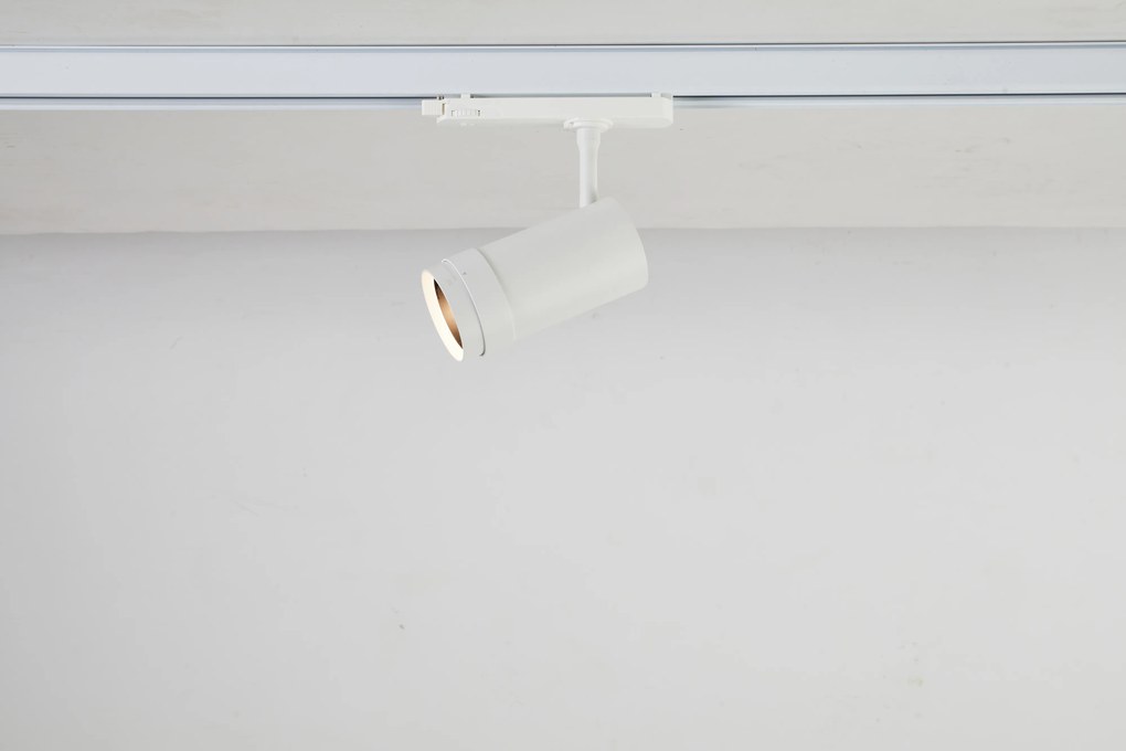ZUMO-SP-18W-WH-3PH ZUMO SPOTLIGHT 18W WHITE ZOOMABLE 3PHASE 6.8x7x23cm 220-240V KGP DRIVER COB - 77-9120