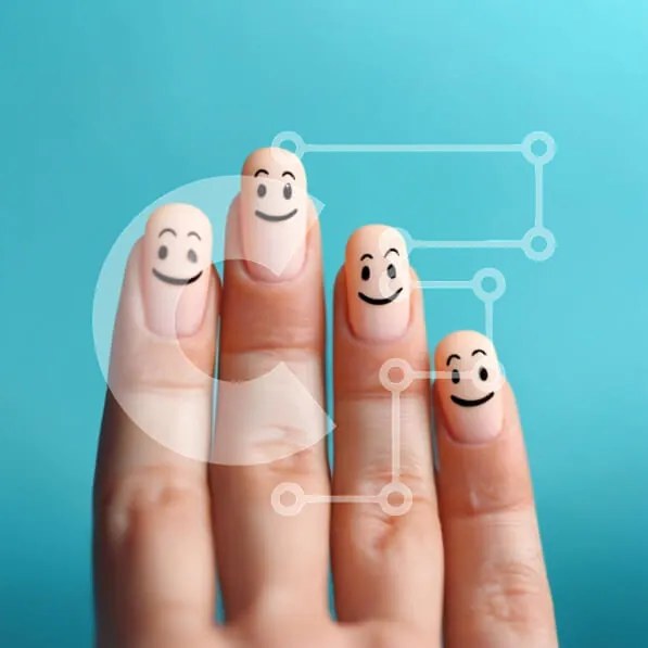 Intra Συλλεκτικό Ξύλινο Παζλ Plywood  4mm - Χέρια με Smiley Face Nail Art Σε Ξύλινο Κουτί - Διαστάσεις: 10x10 cm – 25 κομμάτια