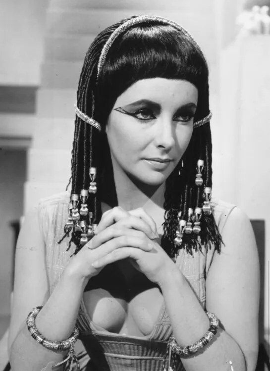 Φωτογραφία Liz As Cleo, Keystone