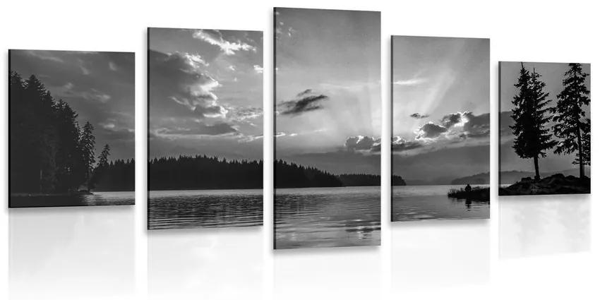 Αντανάκλαση εικόνας 5 μερών μιας λίμνης βουνού σε ασπρόμαυρο - 200x100
