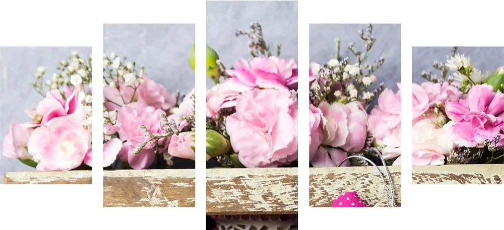 5 μέρη εικόνα λουλούδια γαρύφαλλο σε ξύλινο κουτί