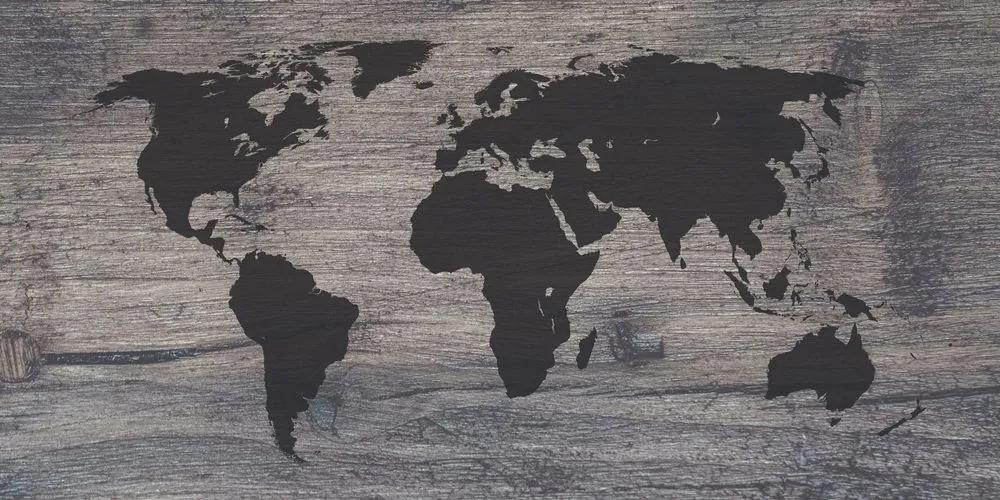 Εικόνα του παγκόσμιου χάρτη σε σκούρο ξύλο