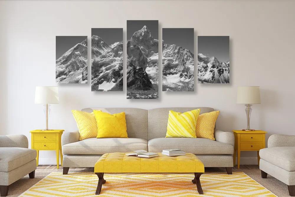 Εικόνα 5 μερών μιας όμορφης κορυφής βουνού σε ασπρόμαυρο