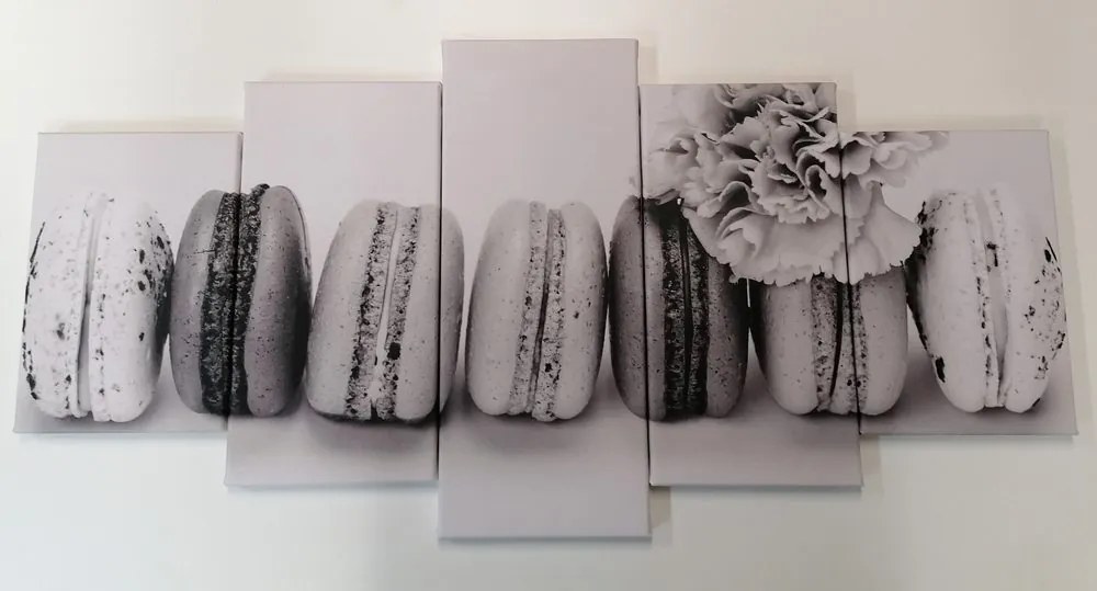 Εικόνα 5 μερών νόστιμα αμυγδαλωτά σε ασπρόμαυρο - 200x100