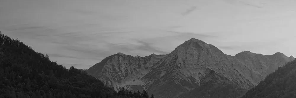 Εικόνα βουνά σε μαύρο και άσπρο