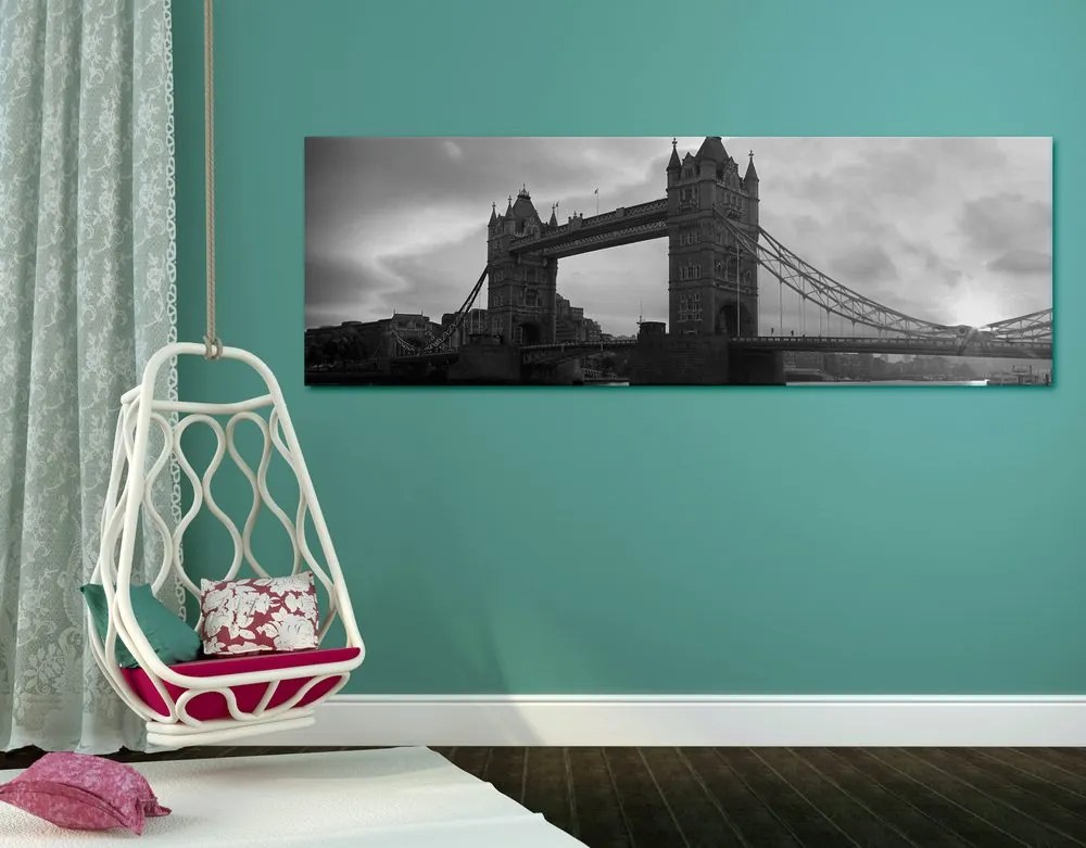 Picture Tower Bridge στο Λονδίνο σε ασπρόμαυρο - 150x50