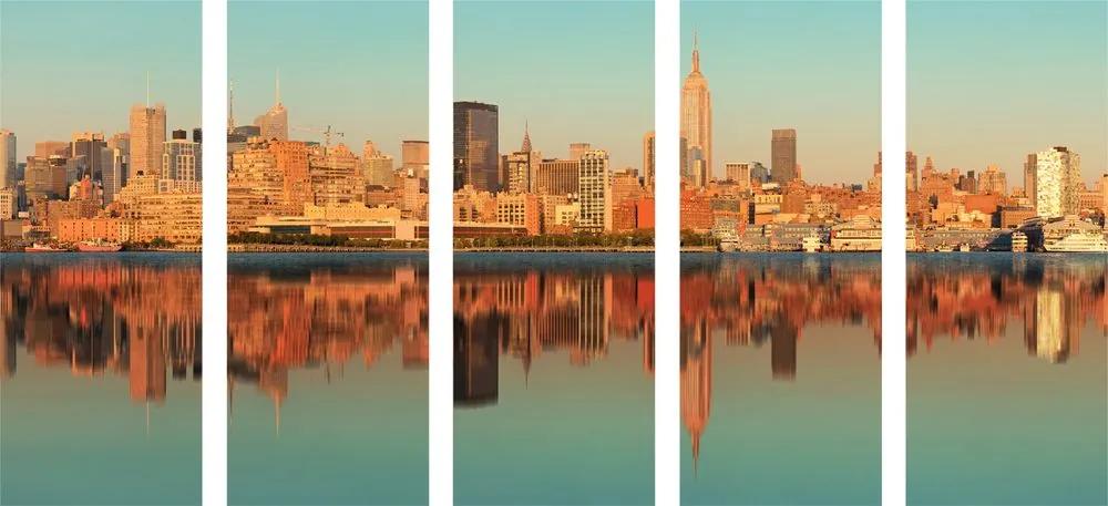 Εικόνα 5 μερών μιας γοητευτικής Νέας Υόρκης στην αντανάκλαση στο νερό - 100x50