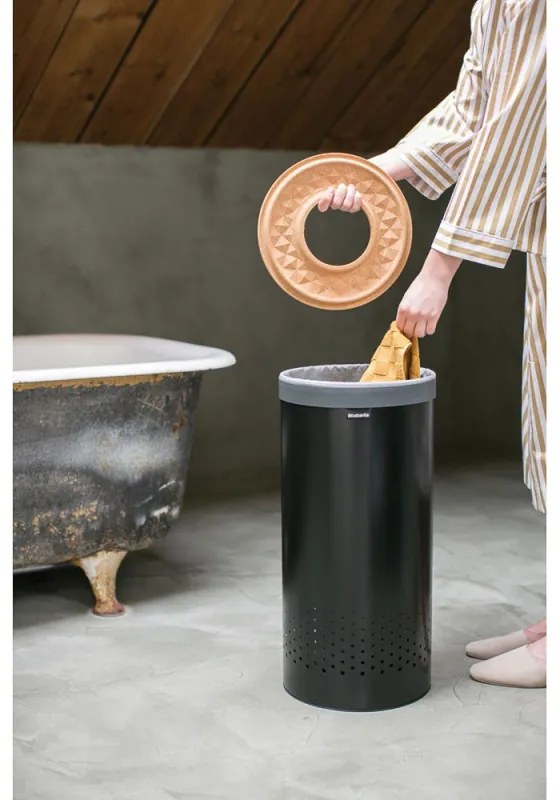 Καλάθι πλυντηρίου Brabantia 1000825, 35 L, Καπάκι από φελλό, Πλήρωση χωρίς άνοιγμα, οπές εξαερισμού, Μαύρο
