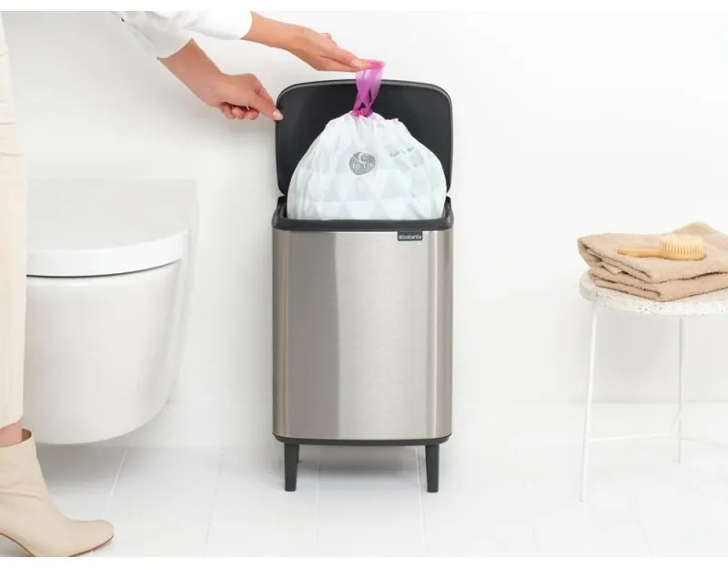 Κάδος Brabantia Bo Small Hi 1006650, 12 l, Ομαλό και αθόρυβο άνοιγμα, Αντιολισθητική βάση, Ανθεκτικό στα δακτυλικά αποτυπώματα, Inox