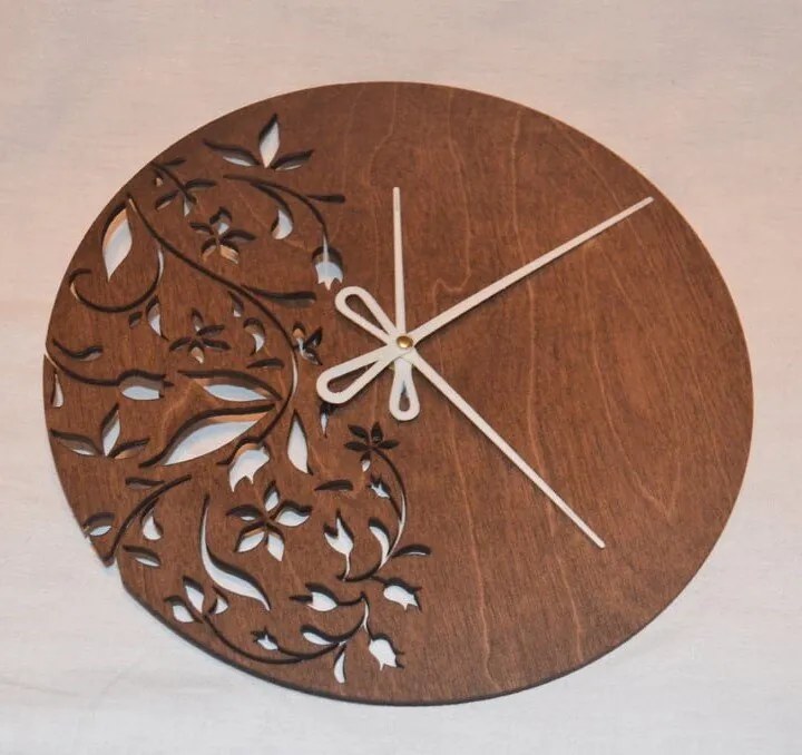Intra απο ξύλο plywood 3mm-4mm πάχος - Μοντέρνο λουλουδάτο ρολόι τοίχου Δίασταση 30x30 cm Intraeaxys-eo4q3my7