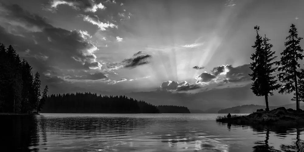 Αντανάκλαση εικόνας μιας λίμνης βουνού σε μαύρο & άσπρο - 120x60