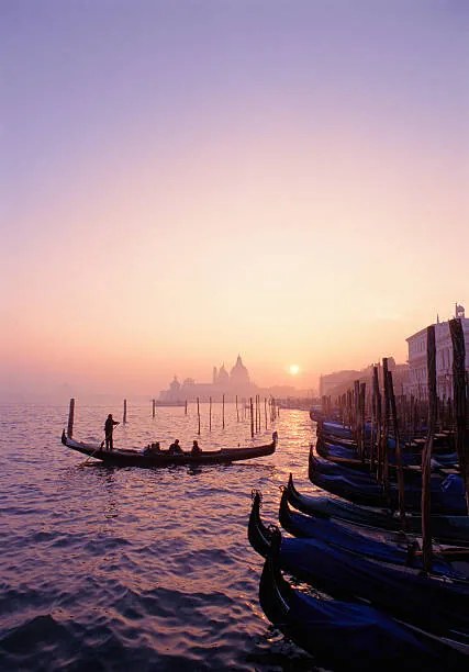 Φωτογραφία Italy, Venice  gondolas at sunset, Grant Faint