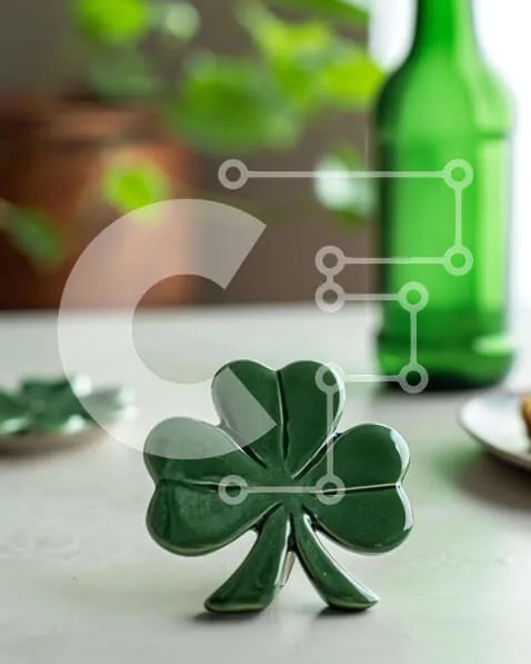 Intra Συλλεκτικό Ξύλινο Παζλ Plywood  4mm - Τραπέζι St. Patrick's Day με πράσινη μπύρα και σουβέρ τριφύλλι Σε Ξύλινο Κουτί - Διαστάσεις: 10x10 cm – 25 κομμάτια