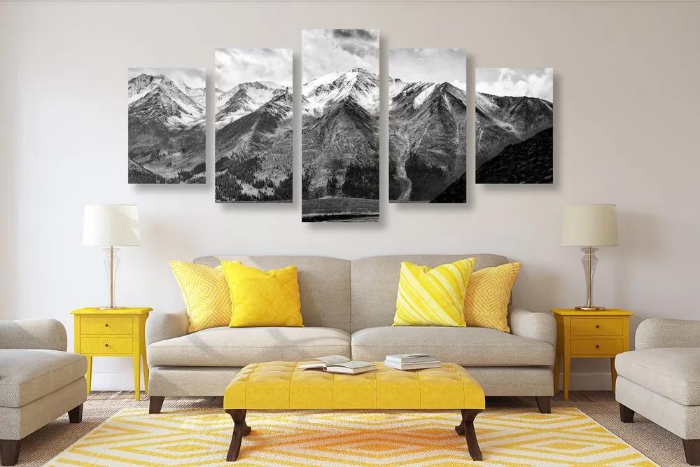 Εικόνα 5 μερών ενός πανέμορφου βουνού σε ασπρόμαυρο