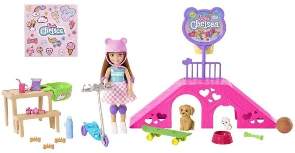 Κούκλα Barbie Chelsea Στο Πάρκο Για Σκέιτ HJY35 Pink-Multi Mattel