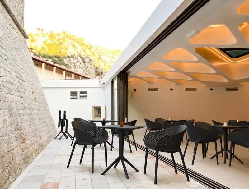 Τραπέζι Πτυσσόμενο Sky 60Χ60X74Εκ. Black Πολυπροπυλενίου