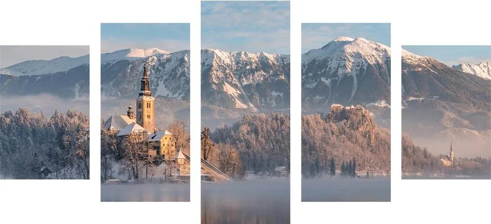 Εκκλησία 5 μερών στη λίμνη Bled στη Σλοβενία