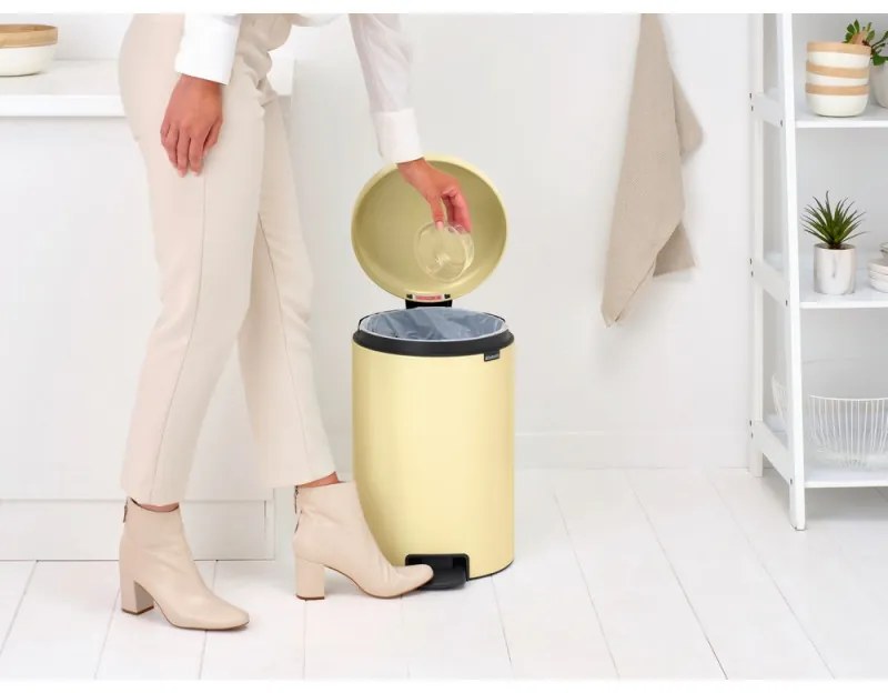Κάδος απορριμμάτων με πεντάλ Brabantia NewIcon 649044, 20 l, Ομαλό κλείσιμο, Αντιολισθητική βάση, Κίτρινο