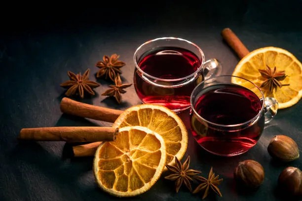 Φωτογραφία Two glasses of mulled wine with, Andreas Modess