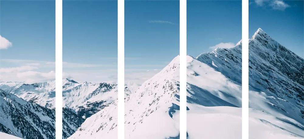 Εικόνα 5 μερών μιας χιονισμένης οροσειράς