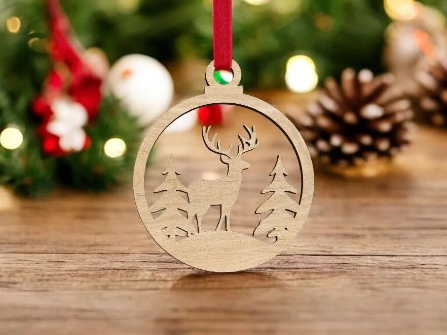 Σετ των 3 Intra απο ξύλο plywood 3mm-4mm πάχος – Χριστουγεννιάτικο δέντρο με μπιχλιμπίδι ελαφιού 10x10 cm INTRAVECTRY-MY542725