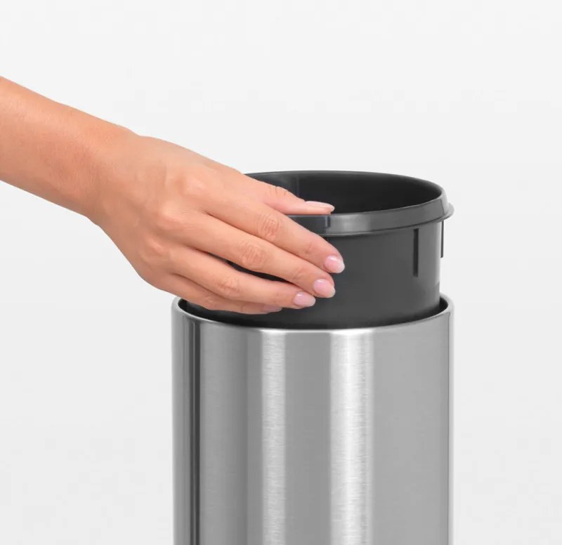 Κάδος Brabantia Touch Bin 647210, 3 L, Ομαλό και αθόρυβο άνοιγμα, Επιτοίχια τοποθέτηση, Λαμπερό ανοξείδωτο ατσάλι