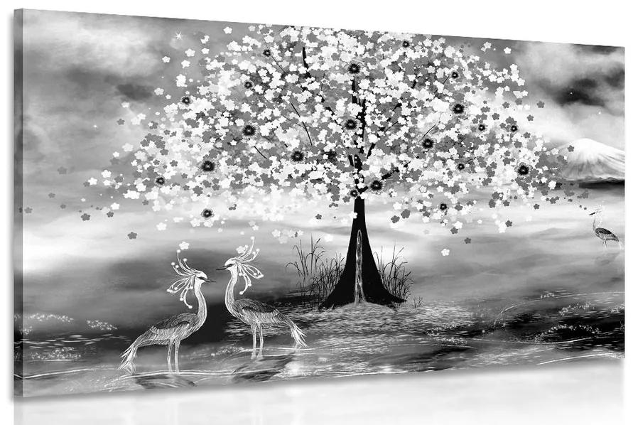 Εικόνα ενός ερωδιού κάτω από ένα μαγικό δέντρο σε ασπρόμαυρο