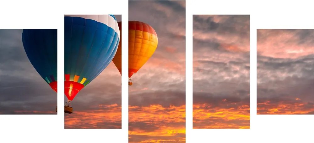 Εικόνα 5 μερών υπέρπτηση μπαλονιών πάνω από τα βουνά