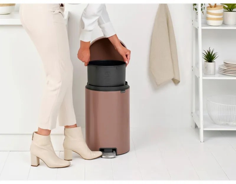 Κάδος με πεντάλ Brabantia NewIcon 1008849, 20 l, Ομαλό κλείσιμο, Αντιολισθητική βάση, Σατινέ φινίρισμα, Καφέ