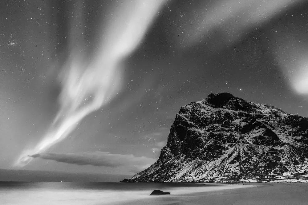 Εικόνα του βόρειου σέλας στη Νορβηγία σε ασπρόμαυρο