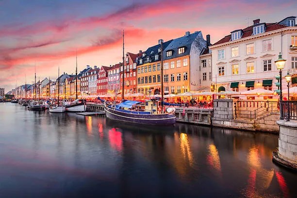 Φωτογραφία Copenhagen, Denmark at Nyhavn Canal, SeanPavonePhoto