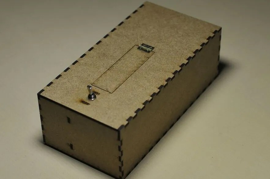 Intra απο ξύλο plywood 3mm-4mm πάχος – Άχρηστο Box Leave Me Alone Box File 25x25 cm INTRAVECTRY-MY545025