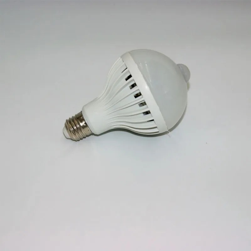 LED ΛΑΜΠΑ ΜΕ ΦΩΤΟΚΥΤΤΑΡΟ E27 9W 6500K LI-LA-6597