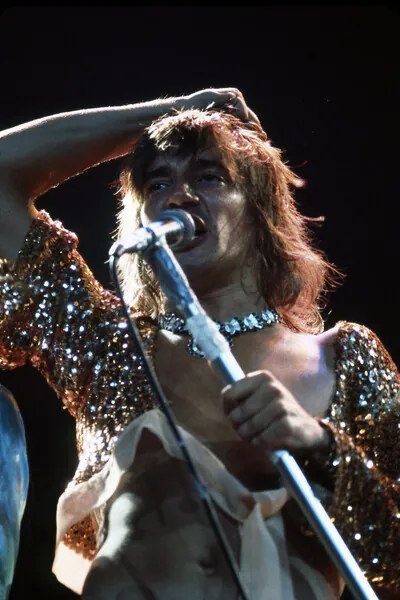 Φωτογραφία Rod Stewart in concert with rock band The Faces, 1972