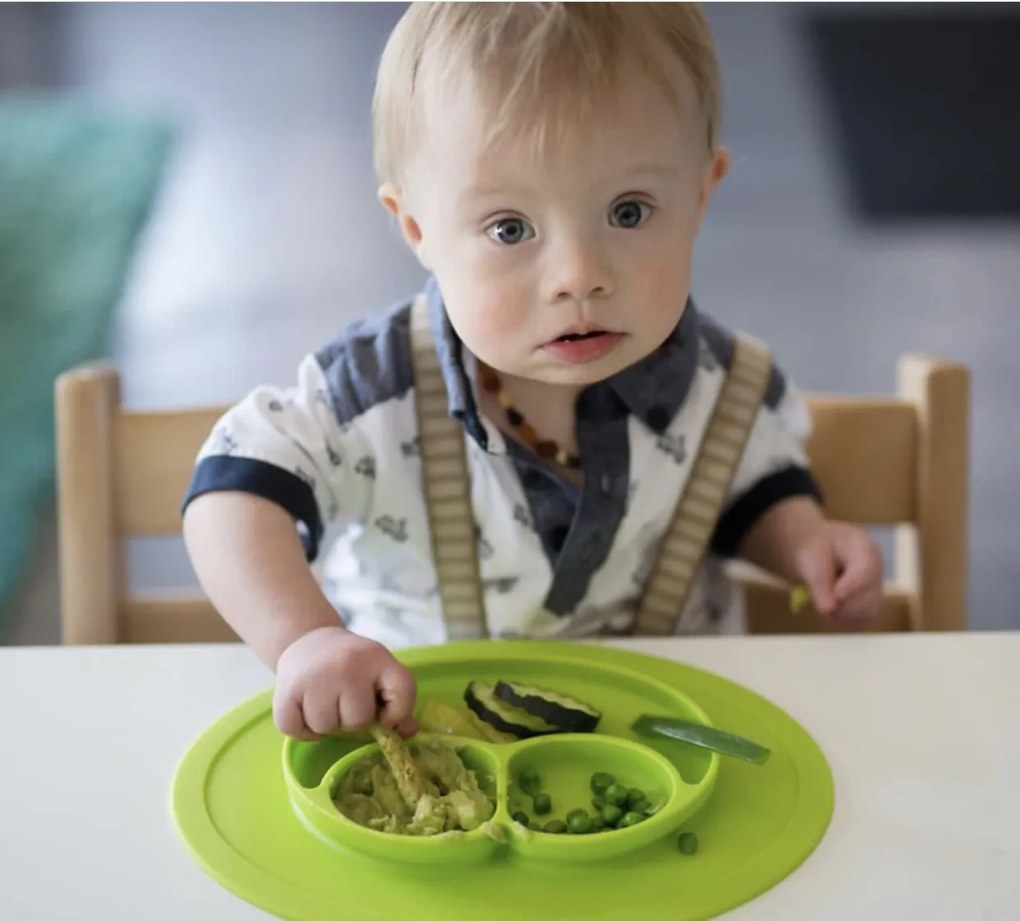 Εκπαιδευτικό πιάτο Ezpz Happy Mini Mat Indigo 12m+