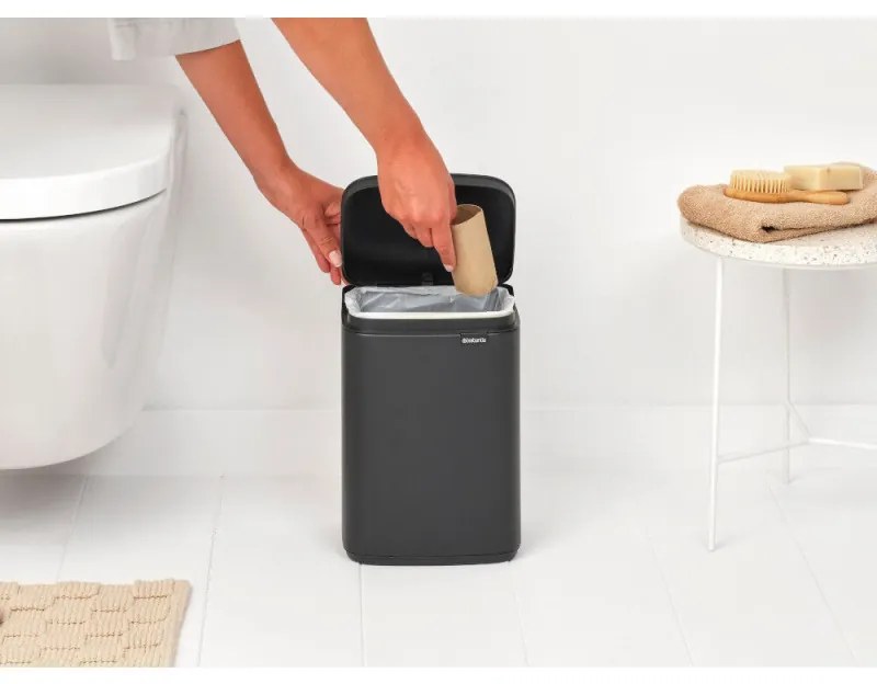 Κάδος Brabantia Bo Small 1008866, 4 L, Ομαλό και αθόρυβο άνοιγμα, Αντιολισθητική βάση, Ορυκτή επίστρωση, Σκούρο γκρι