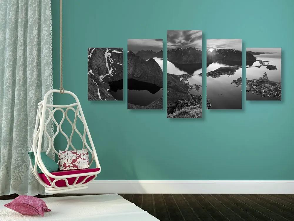 Εικόνα 5 τμημάτων μαγευτικό πανόραμα βουνού σε ασπρόμαυρο