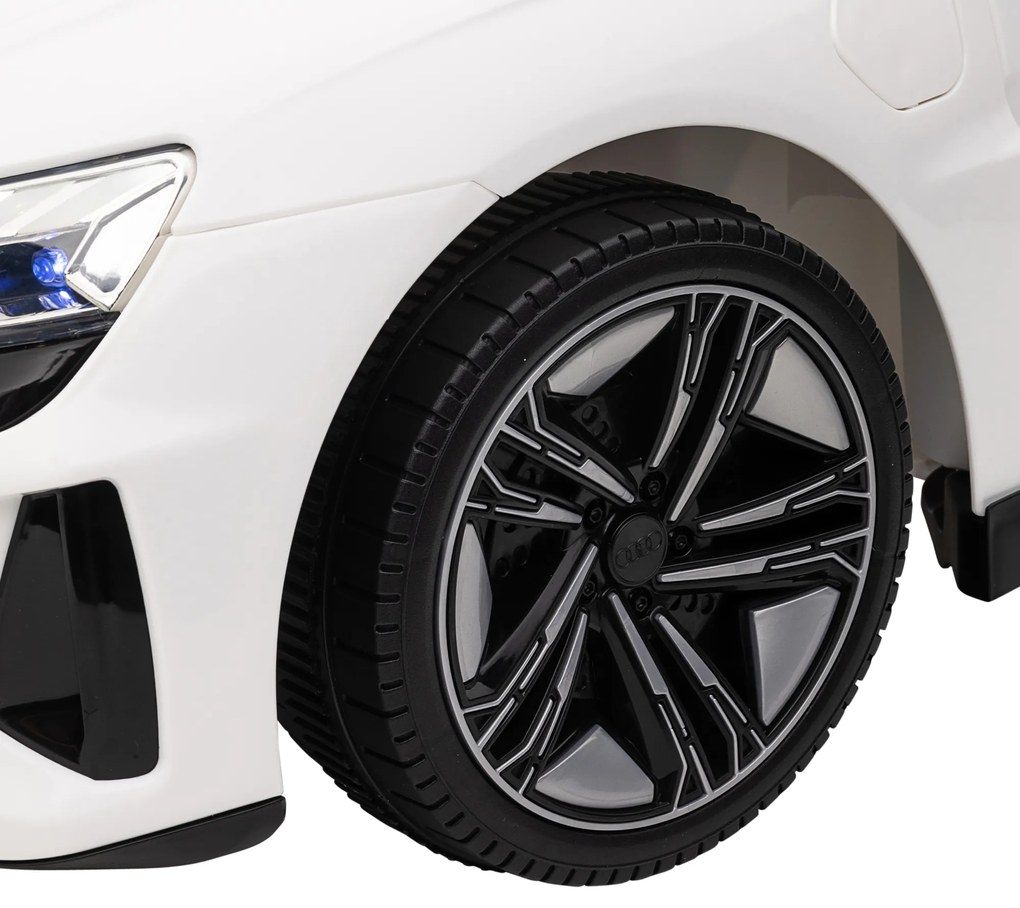 HOMCOM Ηλεκτρικό Αυτοκίνητο για Παιδιά Audi RS e-tron GT με Ζώνη Ασφαλείας, Τηλεχειριστήριο, Προβολείς, Λειτουργία Μουσικής, Λευκό, 103 x 58 x 41cm
