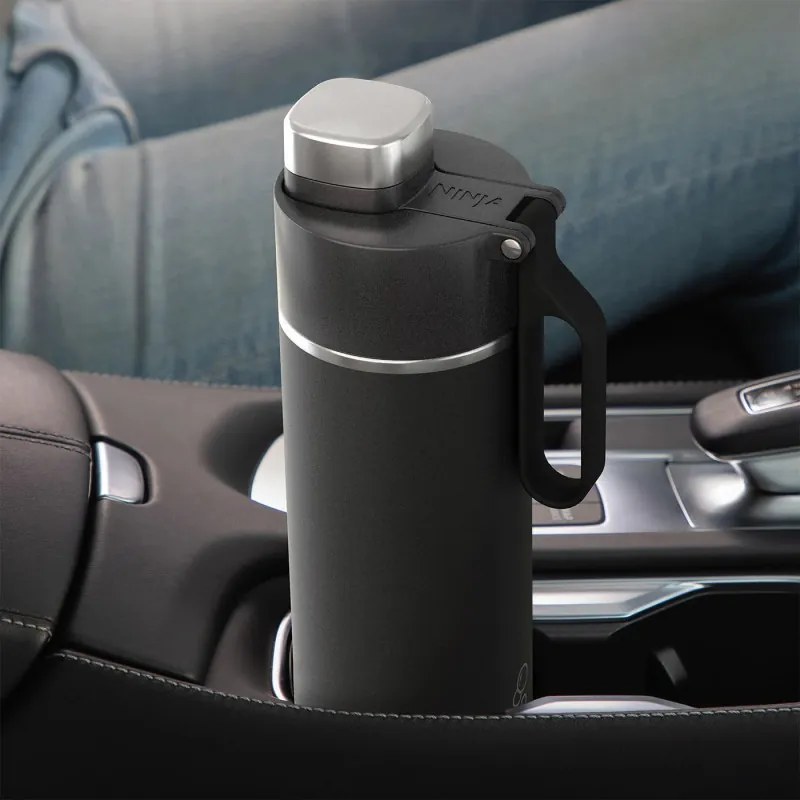 Thermos Ninja DW2401EUUKBK, 700 ml, Κατάλληλο για ανθρακούχα ποτά, Τριπλή μόνωση, Χωρίς BPA, Ζεστό έως 8 ώρες, Κρύο έως 24 ώρες, Μαύρο