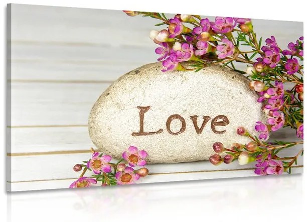 Εικόνα με την επιγραφή στην πέτρα Αγάπη