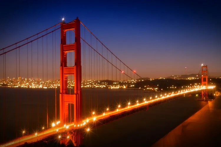 Φωτογραφία Evening Cityscape of Golden Gate Bridge, Melanie Viola