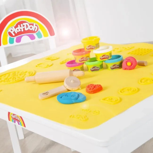 Σετ τραπεζάκι με καρέκλα και αξεσουάρ Play-Doh